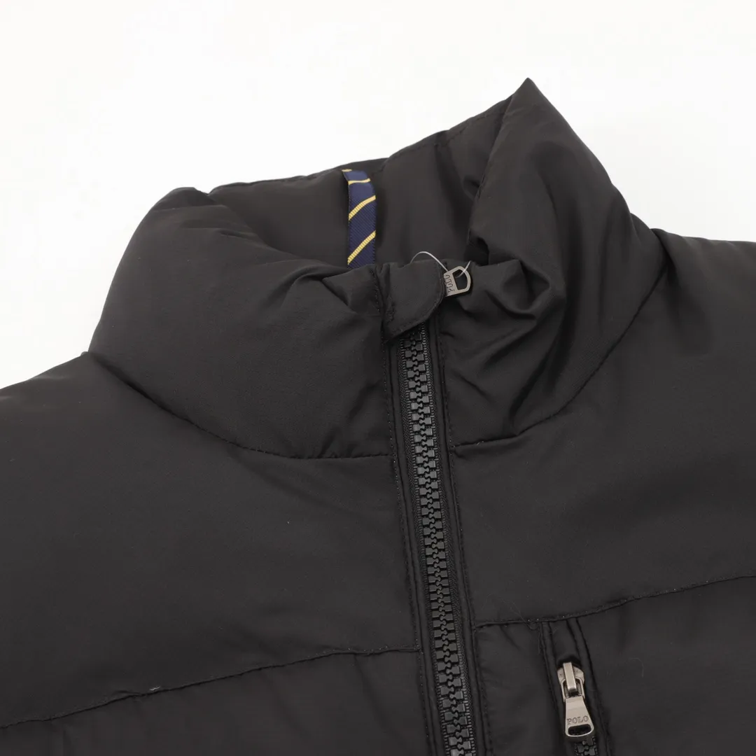 🅿️720 RALPH LAUREN/Ralph Lauren 24FW R51 pony logo embroidered down vest-paint black/matte black/matte navy Full of high-end look and feel, simple but not simple. Whether it is the fabric material or the overall outline, it has both fashionable styling and good cold-proof effect, and brings a comfortable wearing experience and feeling. It can concave shape and keep warm, three-dimensional and full, highly practical, filled with white duck down inside, same style for men and women, three-label customized accessories SIZE: M-XXL